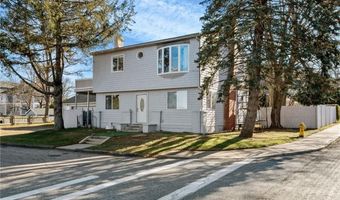 16 Courtway St, Narragansett, RI 02882