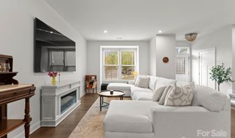 2037 Birchside Dr, Charlotte, NC 28205