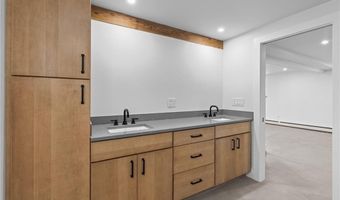 76 Warren Ave, Middletown, RI 02842