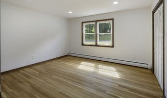 31 Roslyn Dr, Cheshire, CT 06410
