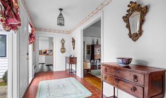 18 Ledge Rd, Newport, RI 02840