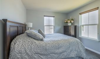 820 Sunrise Cir, Aurora, OH 44202