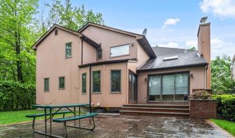 29 Sunset Rd S, Albertson, NY 11507