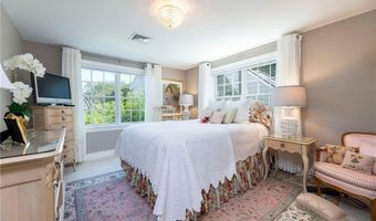 16 Central St, Charlestown, RI 02813