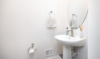 12452 SEA OAKS Ln 5, Berlin, MD 21811