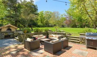 287 Gibbs Ave, Newport, RI 02840
