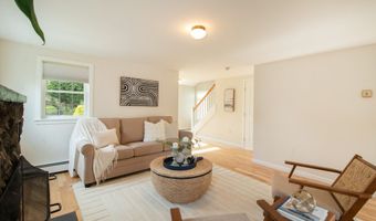42 Waverly Rd, Branford, CT 06405