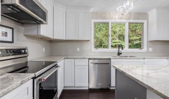 10 Abbott Valley View Dr, Cumberland, RI 02864