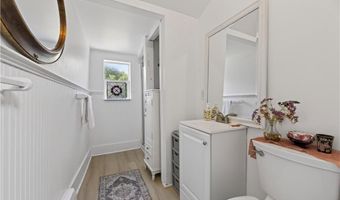 16 Courtway St, Narragansett, RI 02882