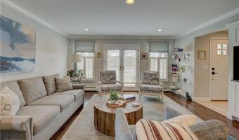 110 Lake View Rd, Cranston, RI 02920