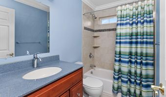 16 Heritage Dr, Allentown, NJ 08501