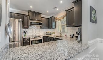 2722 Hillmont Dr, Charlotte, NC 28226