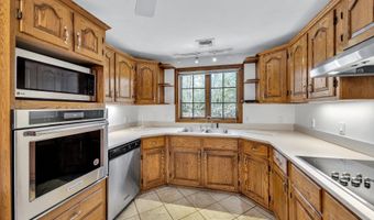 52 Clubhouse Dr, Bourne, MA 02532