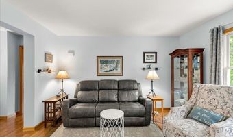 21 Bowling Green Ln, Belfast, ME 04915