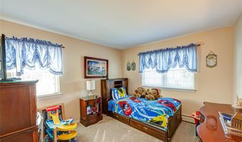 20 Bayview Rd, Amityville, NY 11701