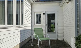1 Brookdale Dr, Hopkinton, RI 02804