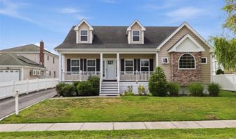 34 Meadow Ln, Amityville, NY 11701