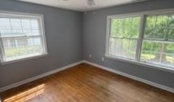 304 Plymouth St, Athens, WV 24712