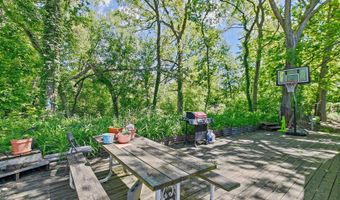 23096 W Lake Shore Dr, Antioch, IL 60002