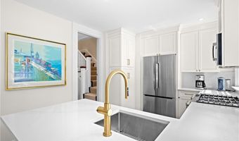 5 Pell St, Newport, RI 02840