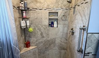 1524 Beechwood Dr, Aurora, NE 68818