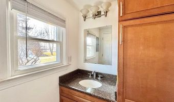 432 Edgewater Dr, Algonac, MI 48001