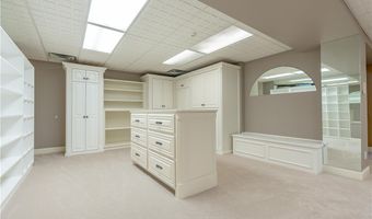 438 Club Dr, Aurora, OH 44202