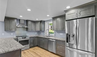 5 Lea Dr, Bristol, RI 02809