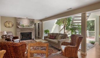 1112 Oak Borough Dr, Ballwin, MO 63021