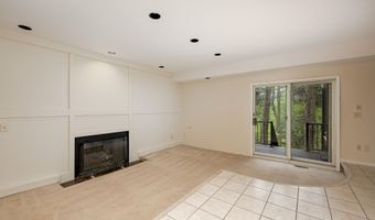 3949 Waldenwood Dr, Ann Arbor, MI 48105