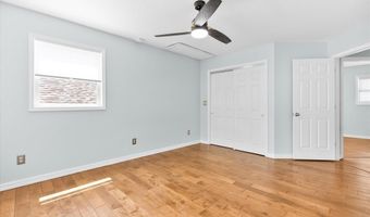 18 Woodland Hills Ct, Alton, IL 62002