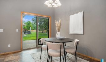 1601 E Keystone Dr, Brandon, SD 57005