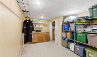 34 Crestwood Ln, Charlestown, RI 02813