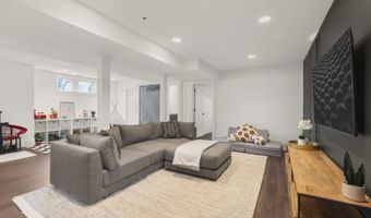 903 N Vail Ave, Arlington Heights, IL 60004