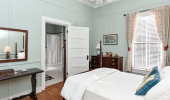 160 Ave C, Apalachicola, FL 32320