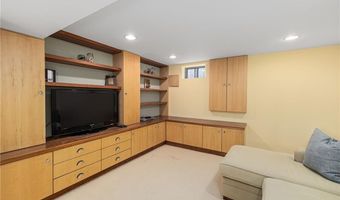 44 Tuckerman Ave, Middletown, RI 02842