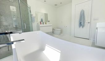 3024 NE 210th St, Aventura, FL 33180