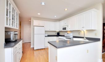 8 Centerbrook Ct 8, Avon, CT 06001
