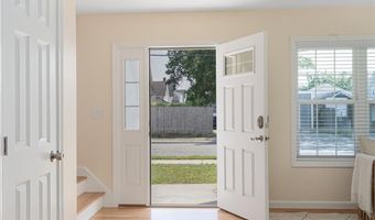 18 Cross St, East Providence, RI 02914