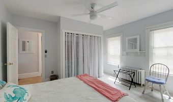 2 Summer St B, Newport, RI 02840