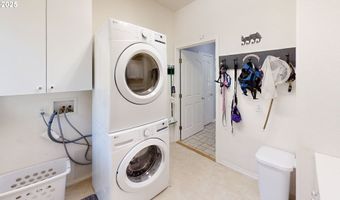 217 MARINE Dr, Brookings, OR 97415