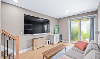 31 Valiant Ct, Middletown, NJ 07748
