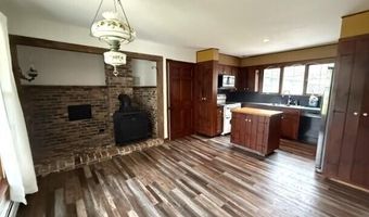 14 Lakeshore Dr, Belgrade, ME 04917