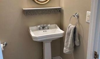 53 Congress St, Belfast, ME 04915