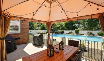 225 Watersedge Dr, Boiling Springs, SC 29316