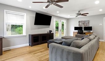 11 Wendover Way, Bedford, NH 03110