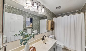 800 Eaglebrooke Dr, Ballwin, MO 63021