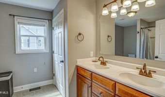 17500 Bridle Dr, Abingdon, VA 24210