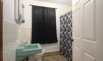 256 E Maple Ave, Alderson, WV 24910