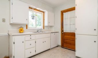 10 Springdale Gardens Rd, Andover, NJ 07821
